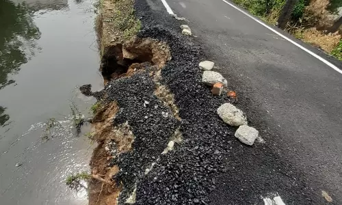 வாகன ஓட்டிகள் அச்சம்