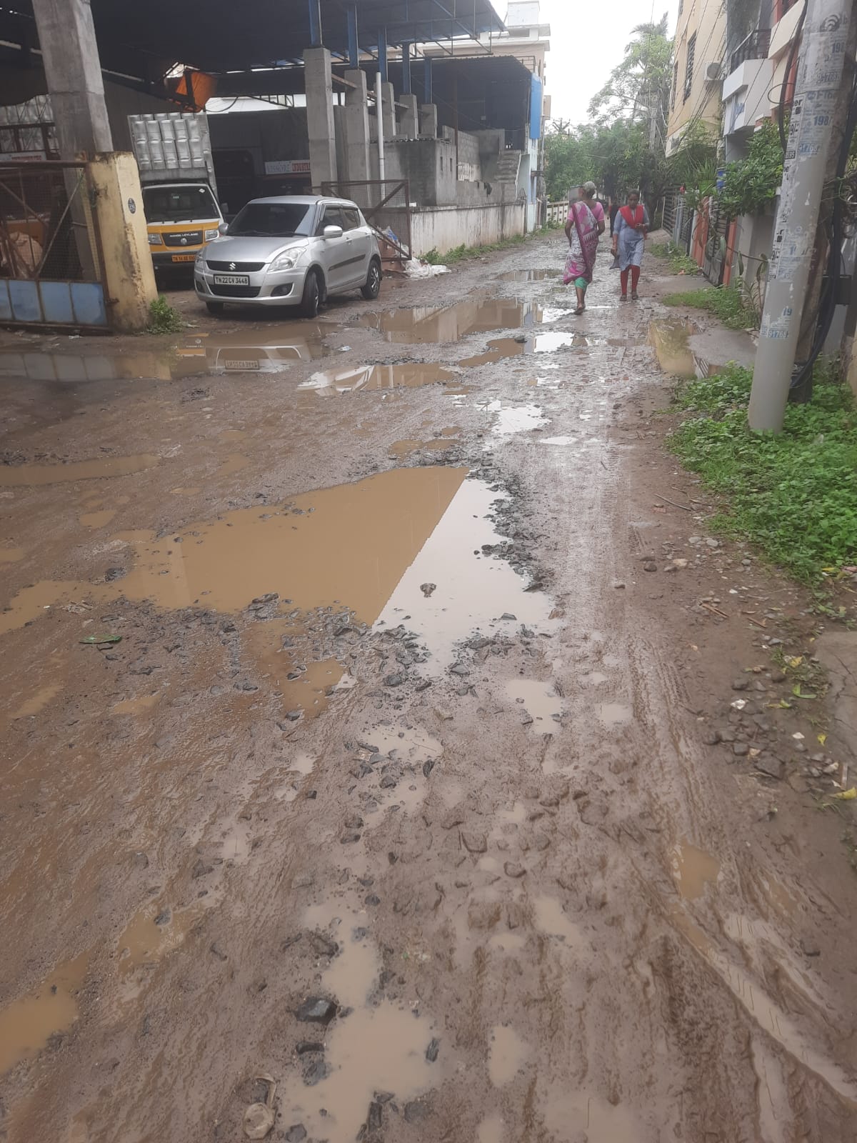 தார் சாலை வசதி வேண்டும்