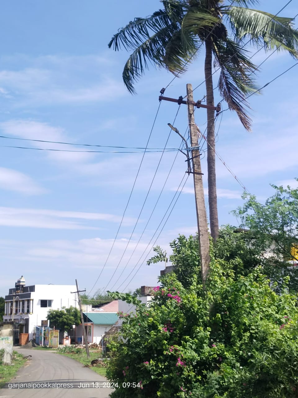 மோசமான மின்கம்பம்