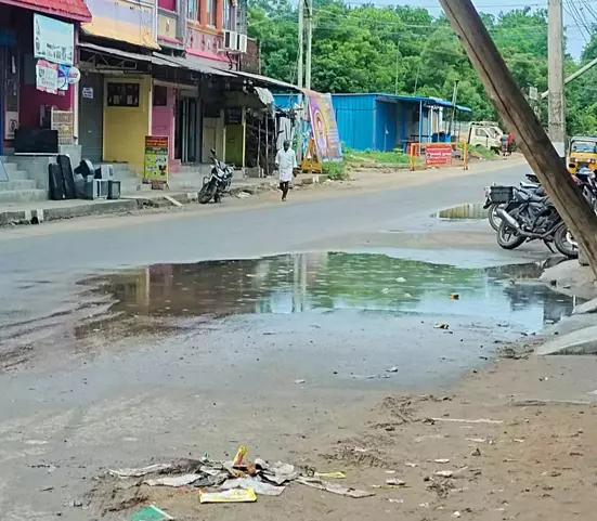 முறையாக போடாத சாலை முறையாக போடாத சாலை