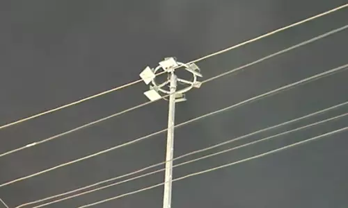 உயர்கோபுர மின் விளக்கு எரியவில்லை உயர்கோபுர மின் விளக்கு எரியவில்லை