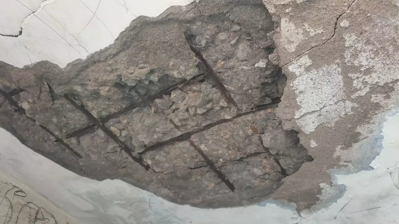 ஆபத்தான பயணிகள் நிழற்குடை