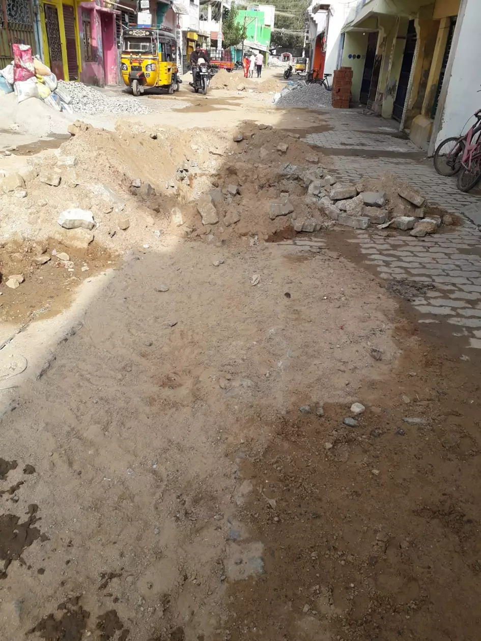 சேதமடைந்த சாலை சீரமைக்கப்படுமா? சேதமடைந்த சாலை சீரமைக்கப்படுமா?