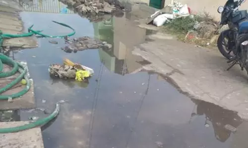 தேங்கி நிற்கும் கழிவுநீர்