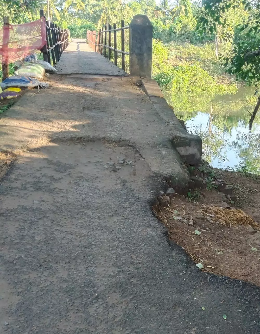 சேதமடைந்த பாலம்