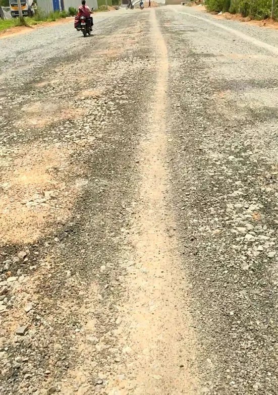 கிடப்பில் போடப்பட்ட சாலை பணி கிடப்பில் போடப்பட்ட சாலை பணி