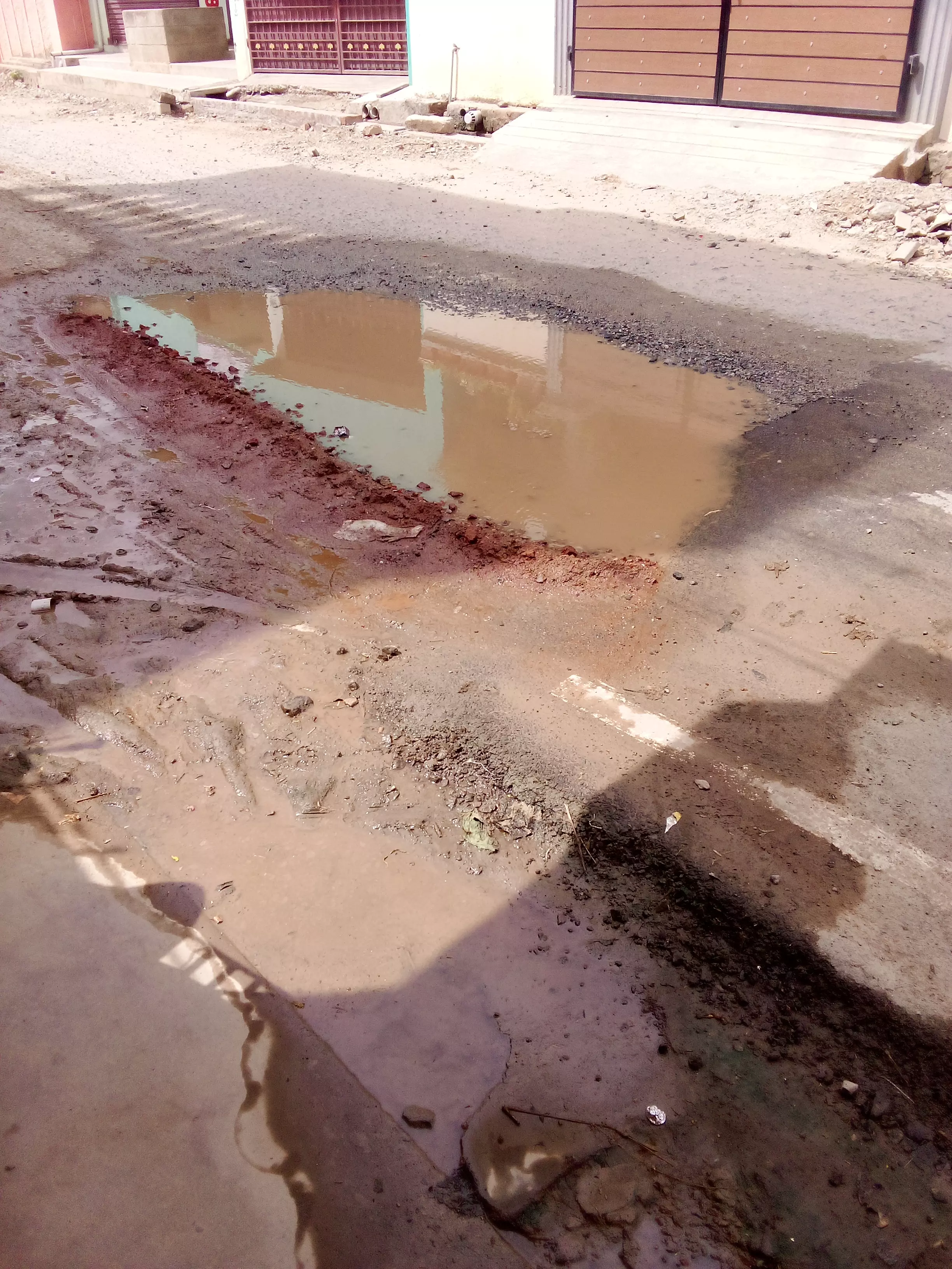 சாலை அமைத்துத்தர வேண்டும் சாலை அமைத்துத்தர வேண்டும்