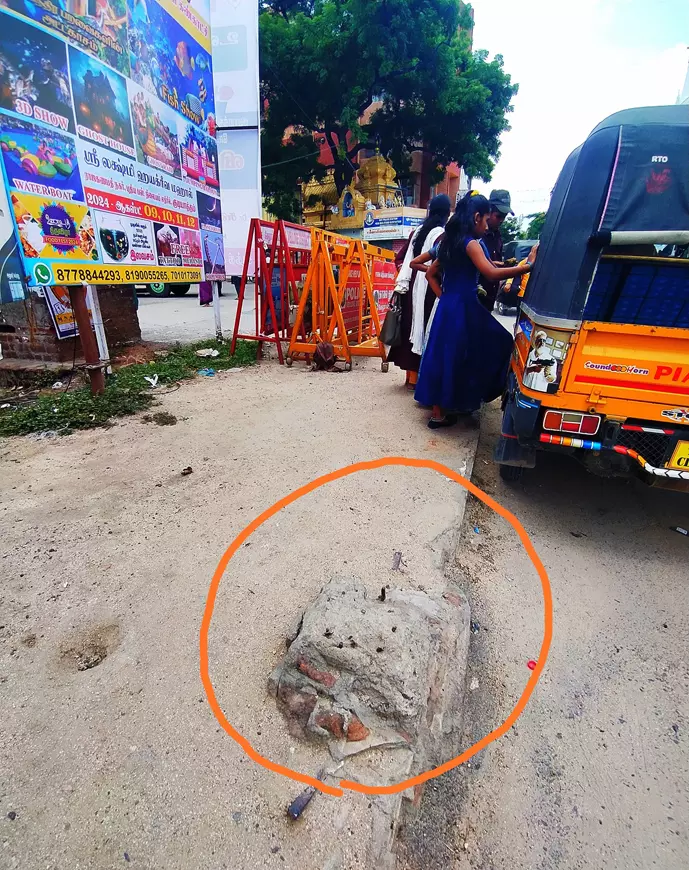 நடைபாதையை சீரமைக்க வேண்டும் நடைபாதையை சீரமைக்க வேண்டும்