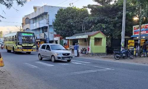 வேகத்தடை அமைக்க வேண்டும்