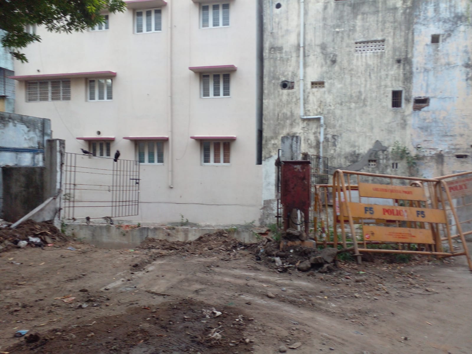 அதிகாரிகளின் மெத்தனப்போக்கு