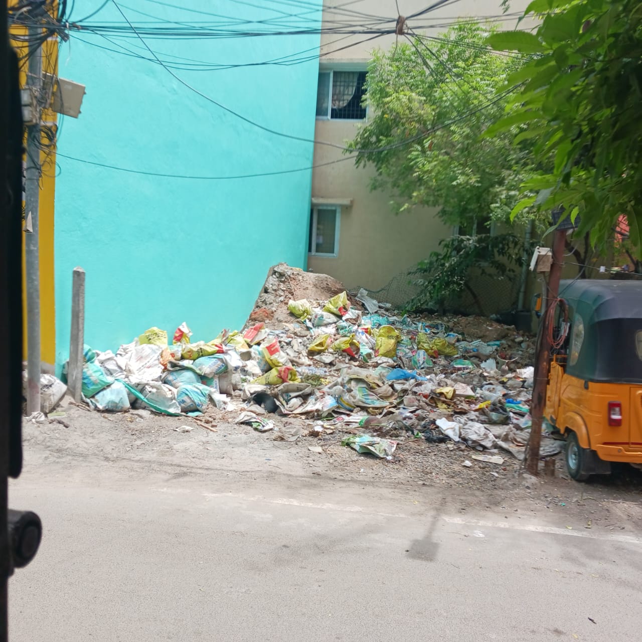 குப்பைகளால் துர்நாற்றம்