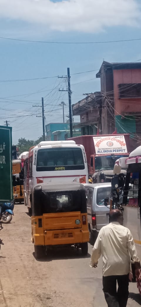 வாகன ஓட்டிகள் அவதி