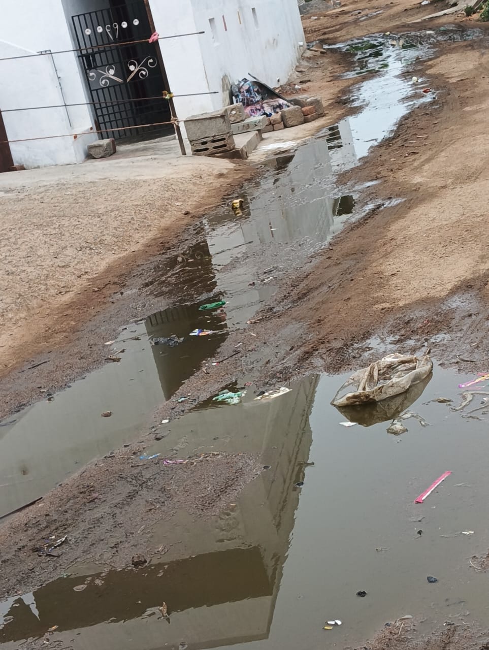 கழிவுநீரால் துர்நாற்றம்