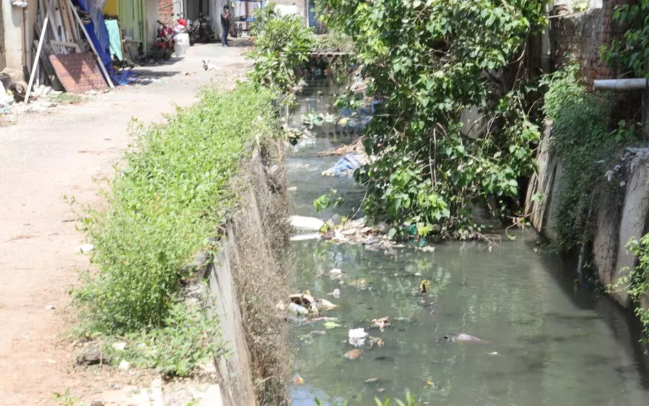 கழிவுநீர் கால்வாய் தூர்வாரப்படுமா?