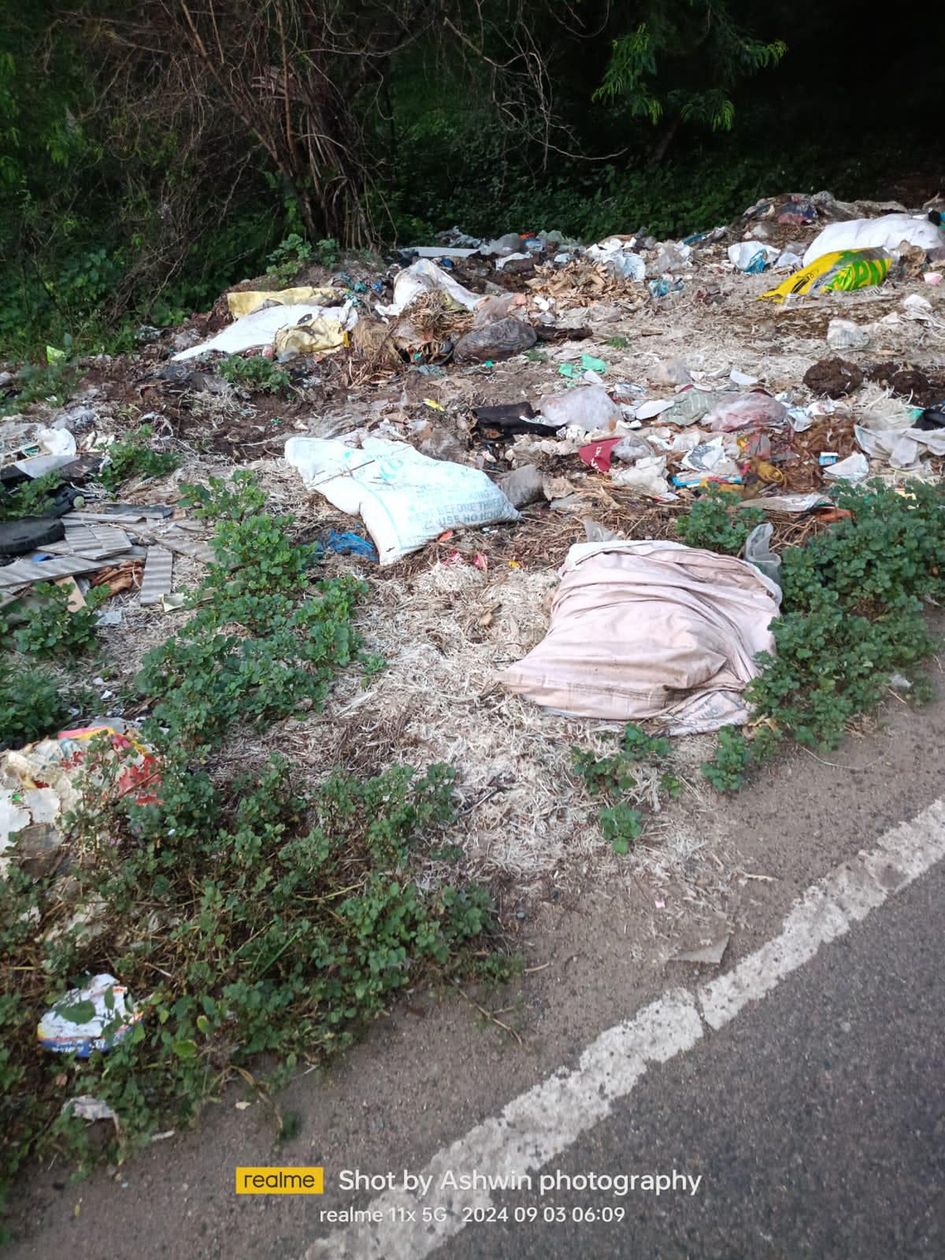 கோழிக்கழிவுகளால் சுகாதாரக்கேடு கோழிக்கழிவுகளால் சுகாதாரக்கேடு