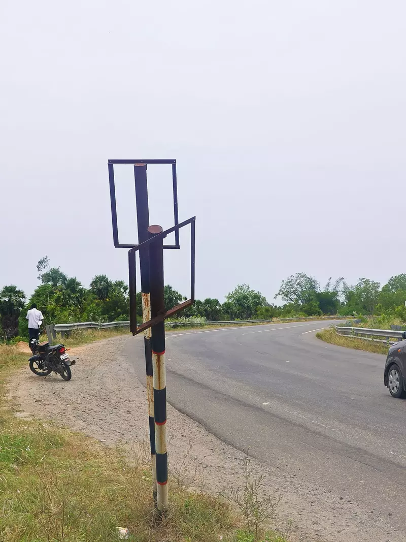 வழிகாட்டும் பலகை பொருத்தப்படுமா? வழிகாட்டும் பலகை பொருத்தப்படுமா?