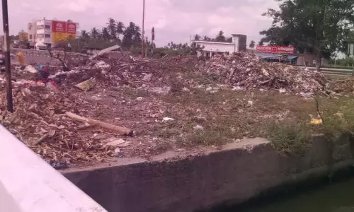 குவிந்து கிடக்கும் பிளாஸ்டிக் கழிவுகள்