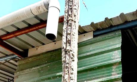 எலும்புக்கூடாக காட்சியளிக்கும் மின்கம்பம் எலும்புக்கூடாக காட்சியளிக்கும் மின்கம்பம்