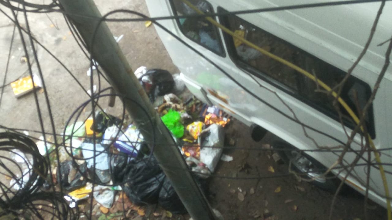 குப்பைகளால் துர்நாற்றம்