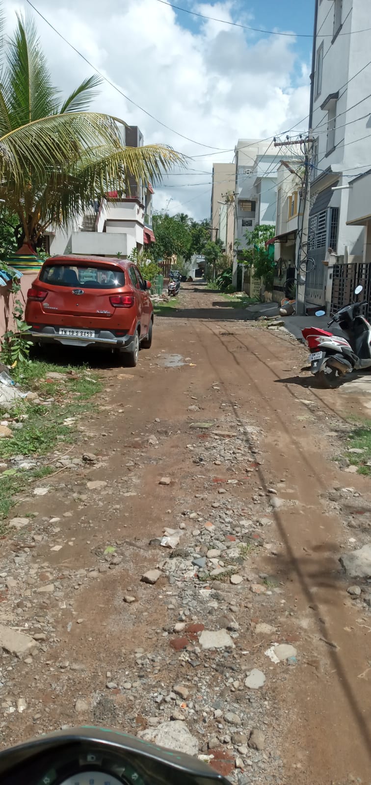 தார் சாலை வேண்டும்