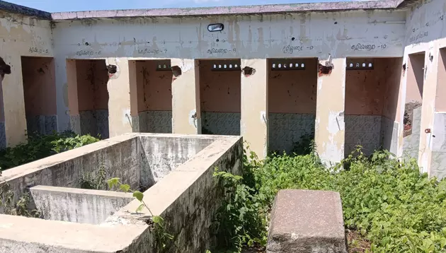 பராமரிப்பின்றி காணப்படும் சுகாதார வளாகம் பராமரிப்பின்றி காணப்படும் சுகாதார வளாகம்