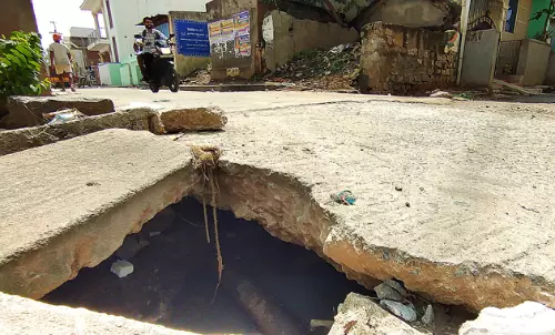 கால்வாய் சிலாப் சீரமைக்க வேண்டும் கால்வாய் சிலாப் சீரமைக்க வேண்டும்