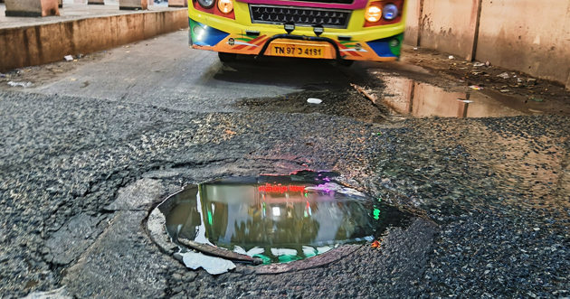 கழிவுநீர் கால்வாய் மூடி மீண்டும் சேதம் கழிவுநீர் கால்வாய் மூடி மீண்டும் சேதம்