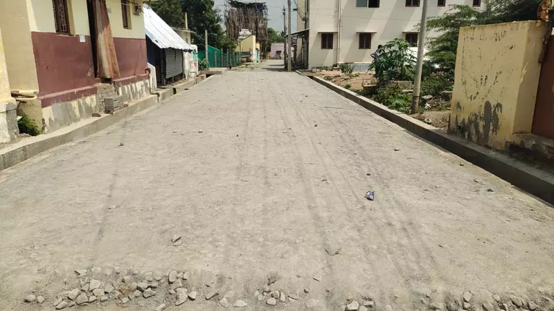 கிடப்பில் போடப்பட்ட சாலை பணி கிடப்பில் போடப்பட்ட சாலை பணி