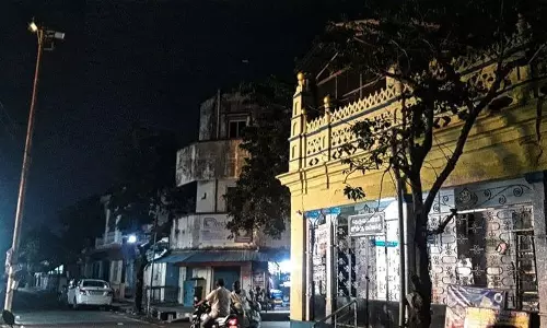 எரியாத உயர் கோபுர மின்விளக்கு