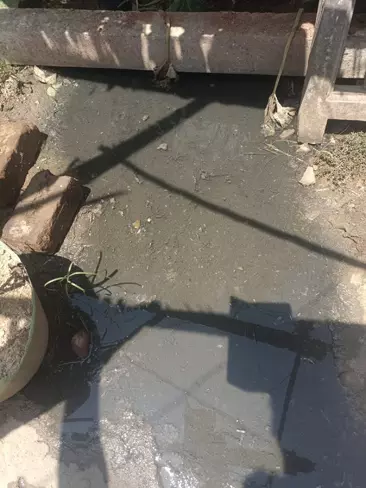 தெருவில் ஒடும் கழிவுநீா் தெருவில் ஒடும் கழிவுநீா்