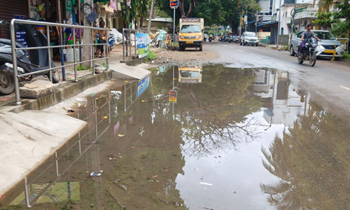 தேங்கி நிற்கும் மழைநீர் தேங்கி நிற்கும் மழைநீர்