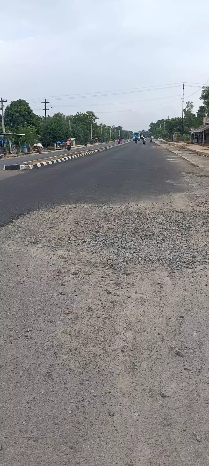 சாலையில் பள்ளம் சாலையில் பள்ளம்