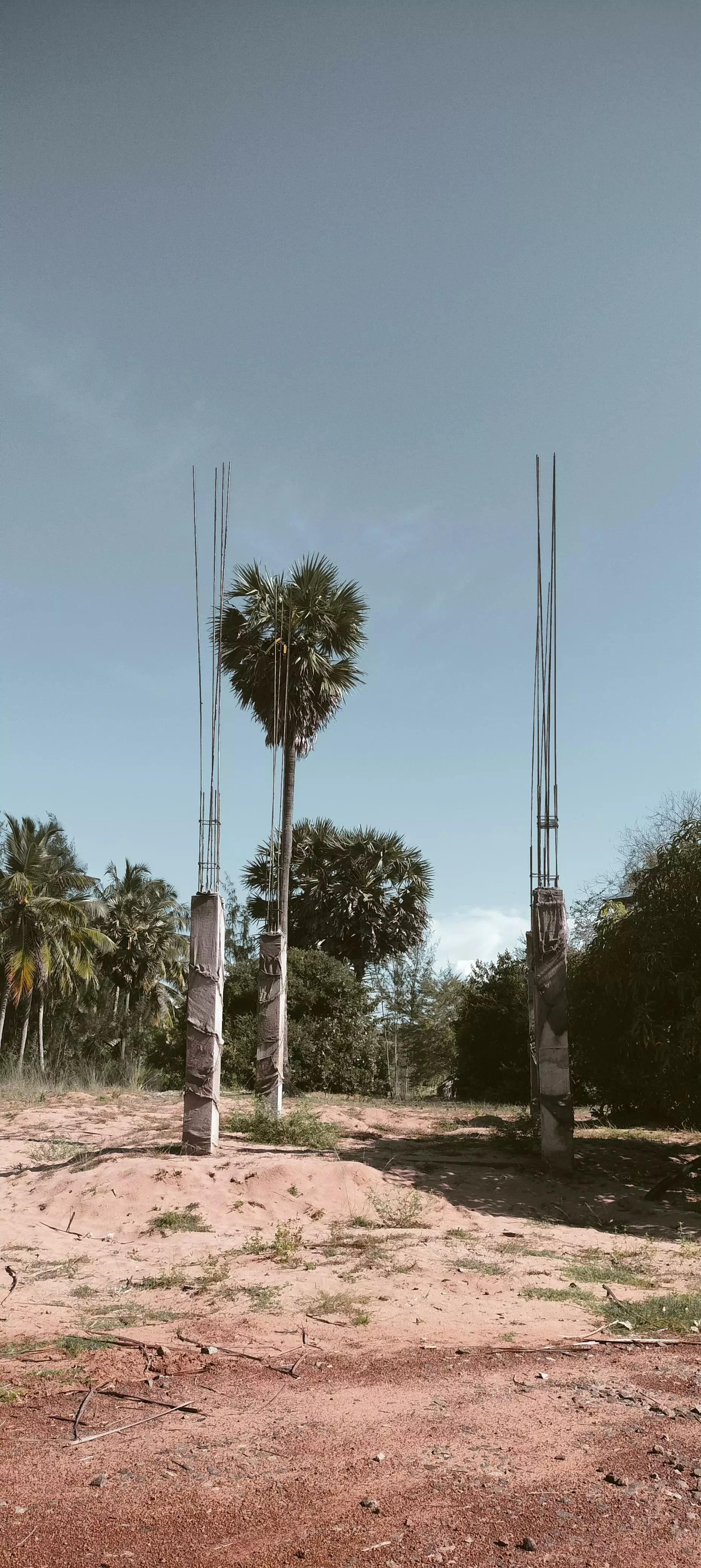 கிடப்பில் போடப்பட்ட குடிநீர் தொட்டி அமைக்கும் பணி