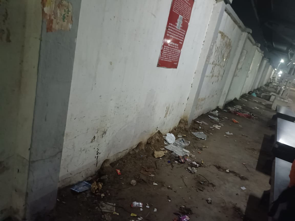 குப்பைகளை அகற்ற வேண்டும்