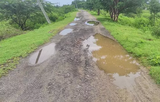 சாலையை சீரமைக்க வேண்டும்