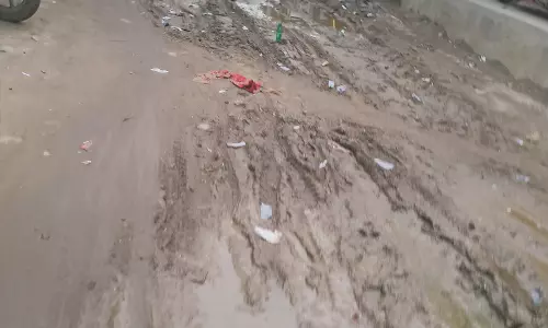 சிமெண்டு சாலை அமைக்க வேண்டும்