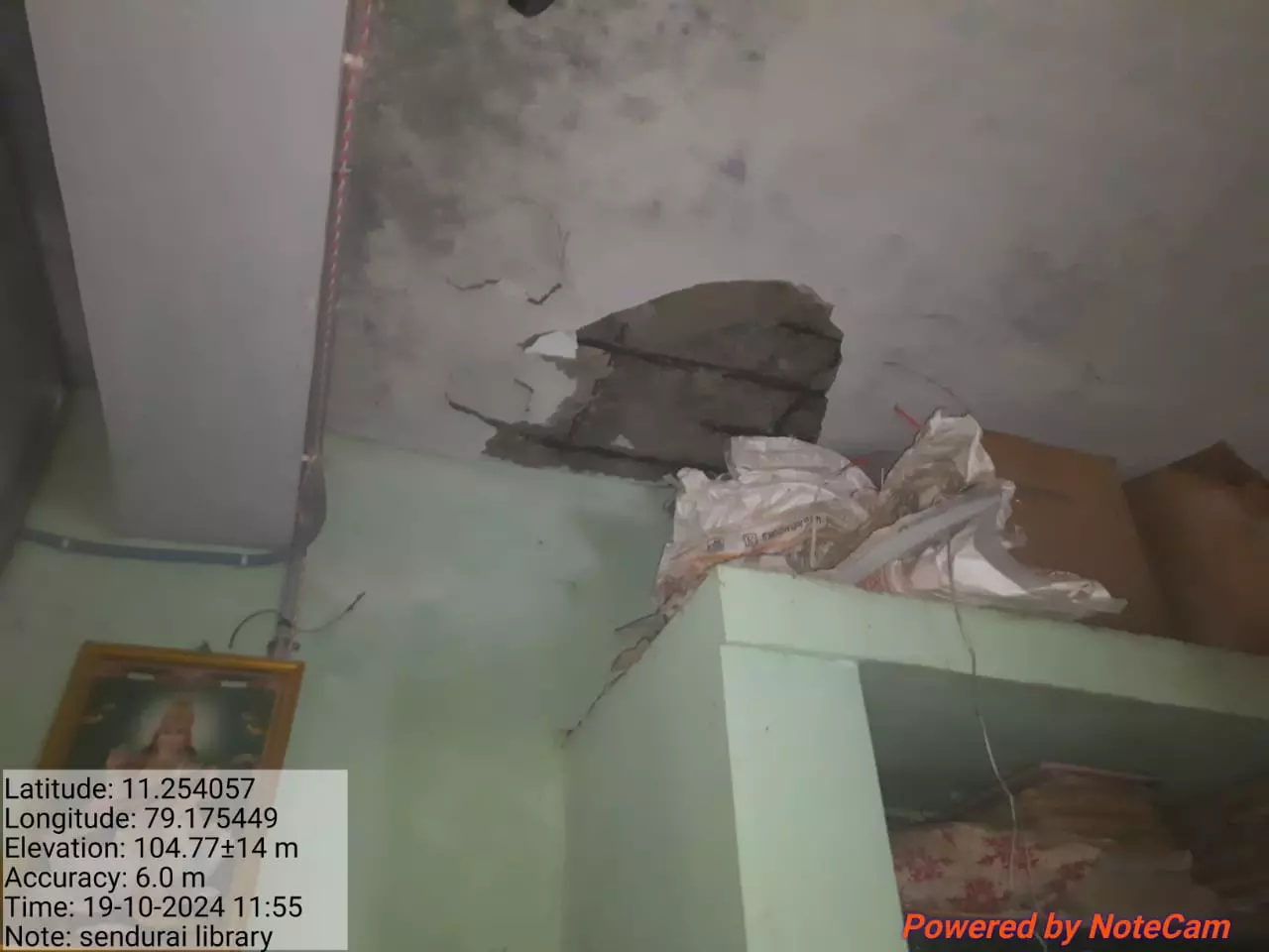 சிதிலமடைந்த நூலக கட்டிடம்