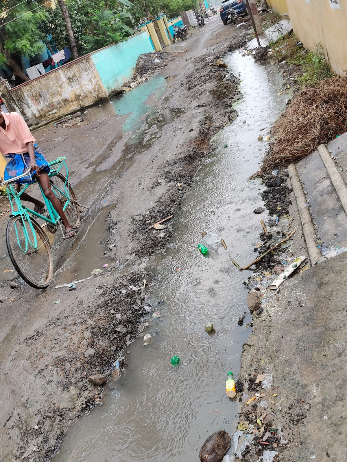சாலையில் தேங்கிய கழிவுநீர்