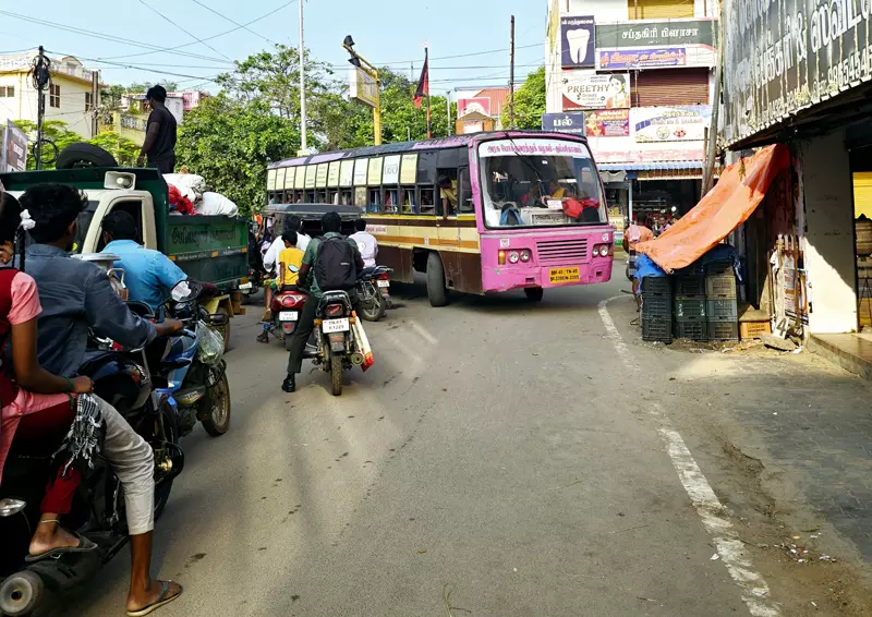 போக்குவரத்திற்கு இடையூறு போக்குவரத்திற்கு இடையூறு