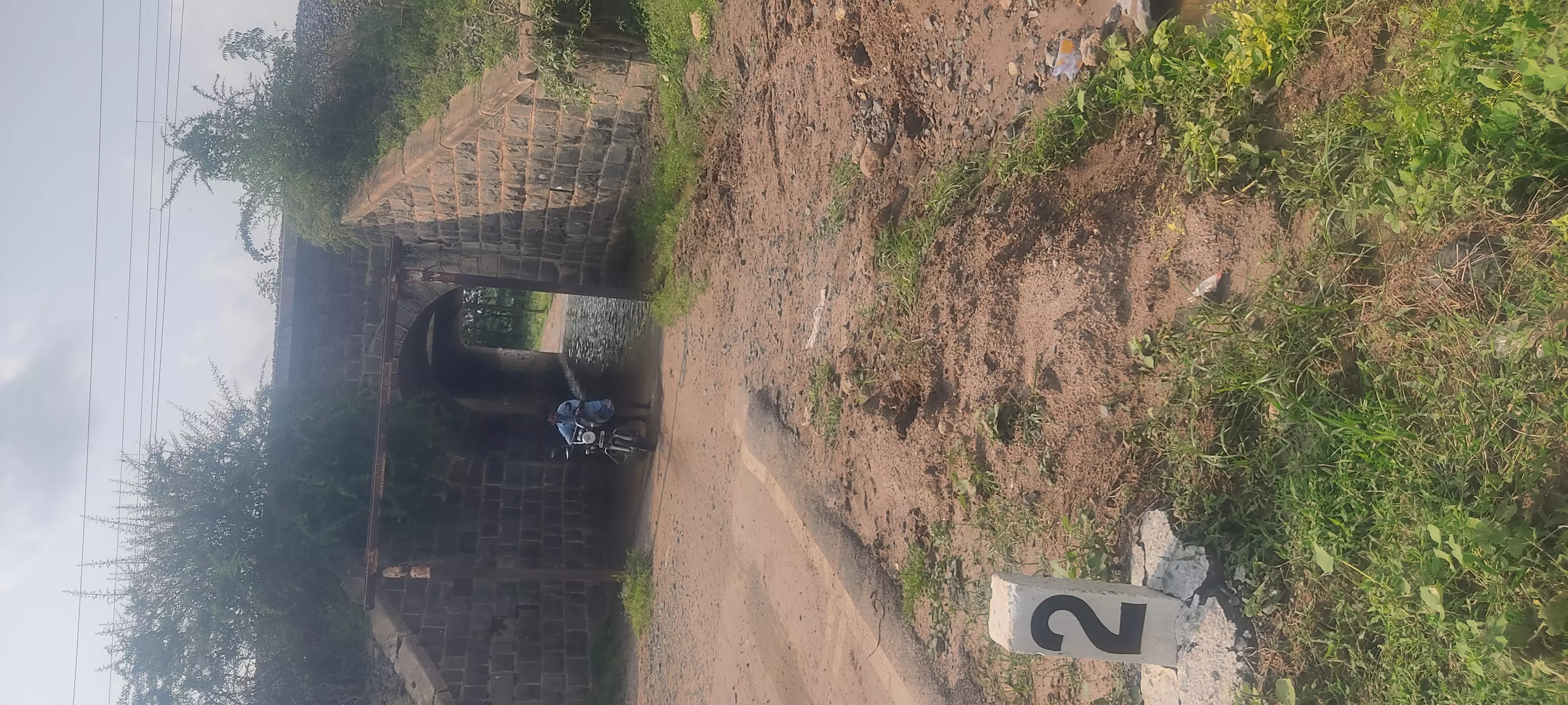 தேங்கி நிற்கும் மழைநீர்