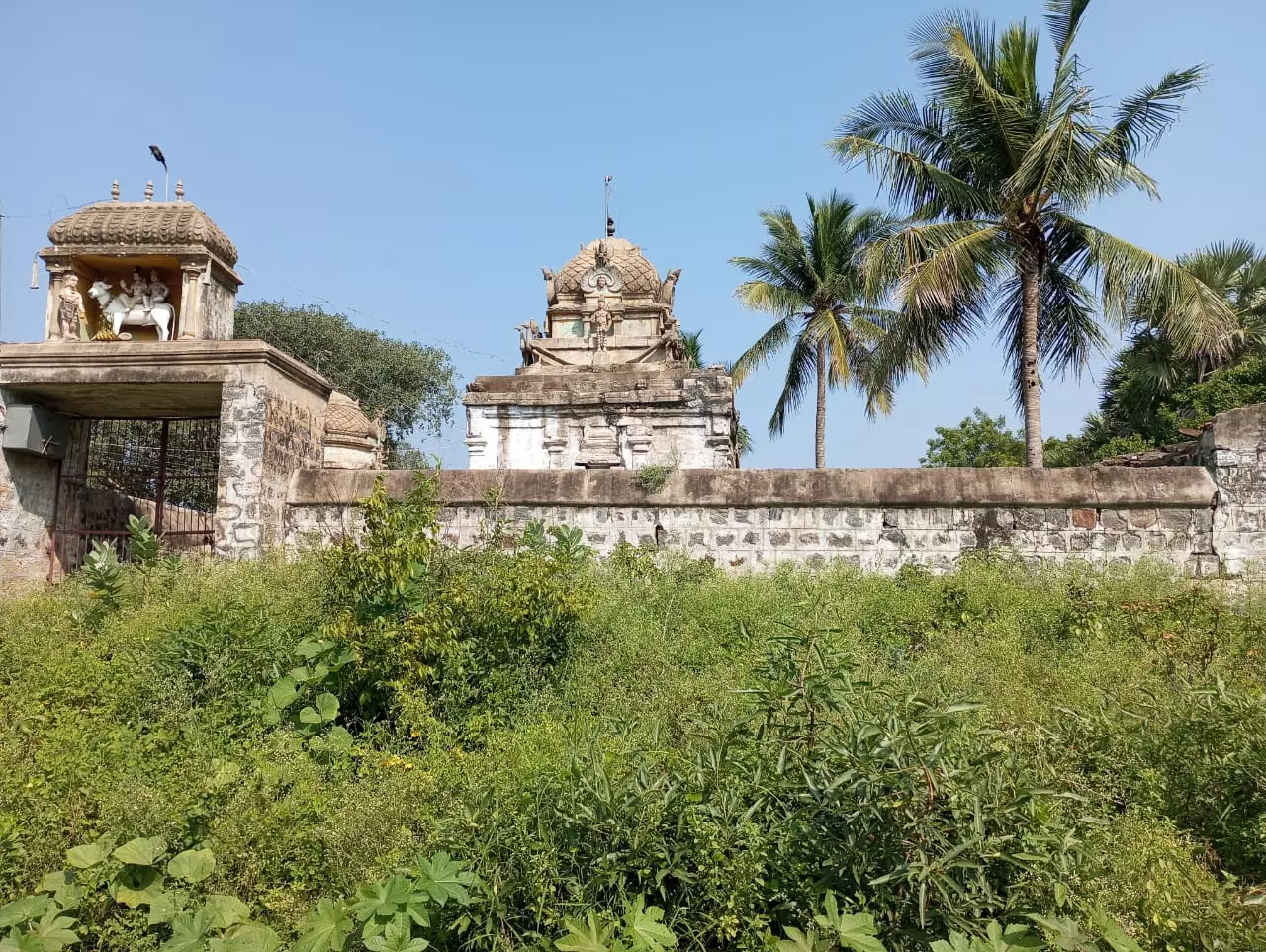 பராமரிக்கப்படாத கோவில்