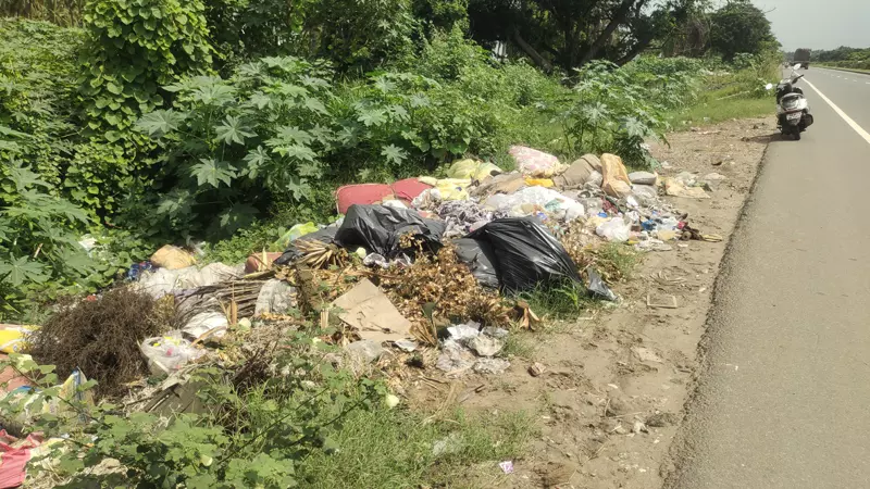 குப்பைகளால் சுகாதார சீர்கேடு குப்பைகளால் சுகாதார சீர்கேடு