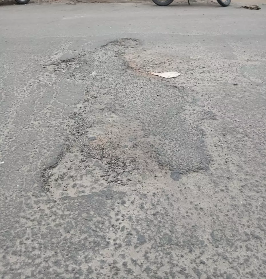 ரோட்டை சீரமைக்க வேண்டும் ரோட்டை சீரமைக்க வேண்டும்