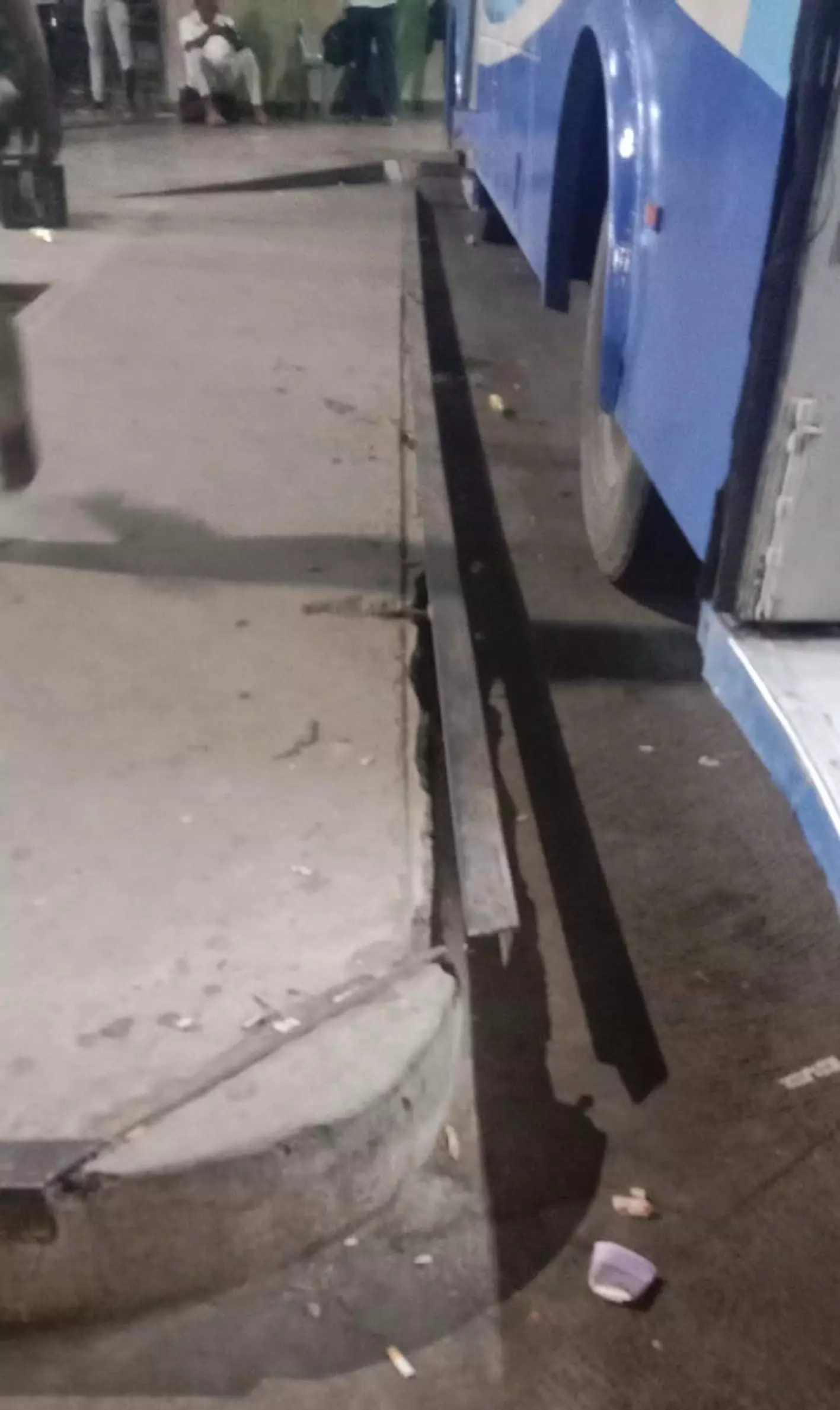 விபத்து ஏற்படுத்தும் கம்பி