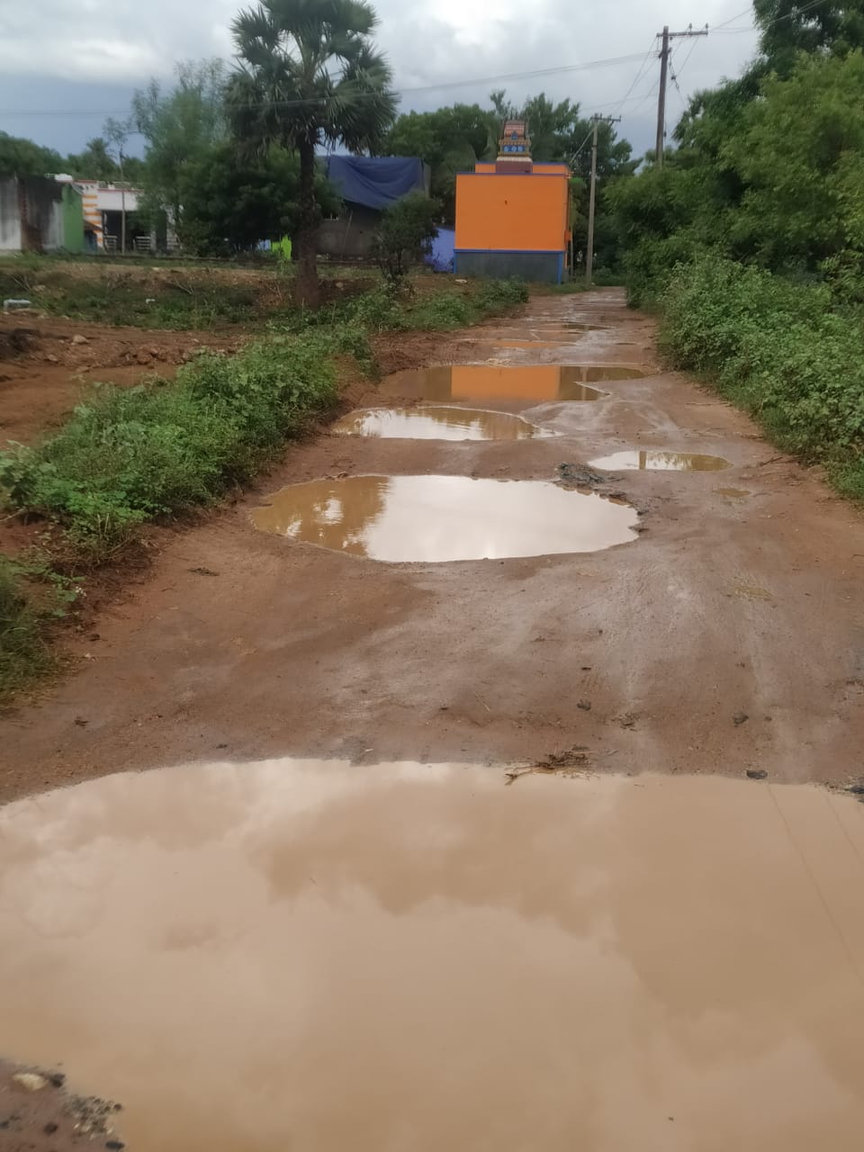 பேவர்பிளாக் சாலை வேண்டும்