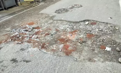 பள்ளம் மூடப்படுமா? பள்ளம் மூடப்படுமா?