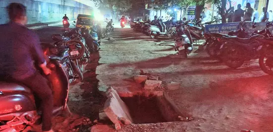 கால்வாய் மூடி சீரமைக்கப்படுமா? கால்வாய் மூடி சீரமைக்கப்படுமா?