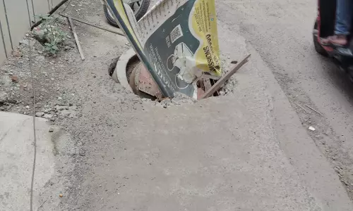 கழிவுநீர் கால்வாய் மூடி சேதம் கழிவுநீர் கால்வாய் மூடி சேதம்