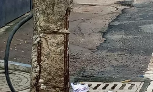 மோசமான மின்கம்பம் மோசமான மின்கம்பம்