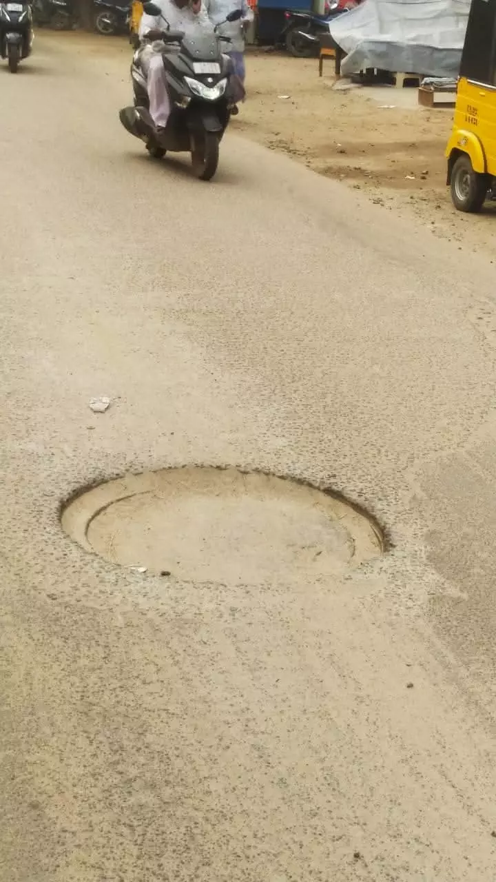 விபத்து ஏற்படுத்தும் சாலை விபத்து ஏற்படுத்தும் சாலை